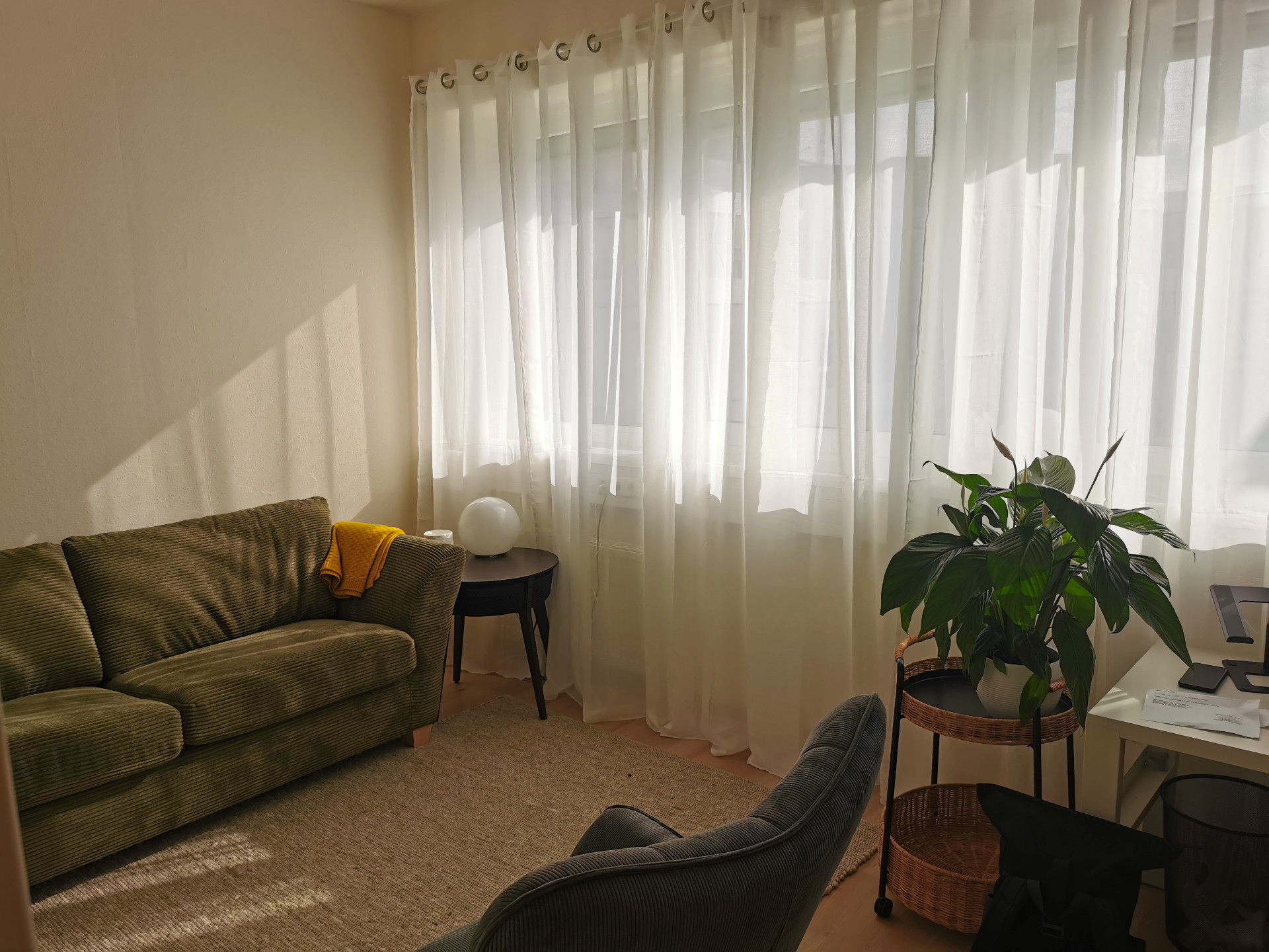 Psychotherapieraum in 1220 Wien – geschützter Ort für Erwachsene & Jugendliche